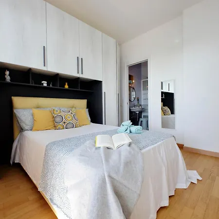 Martas Flat By Domusdimore Apartman